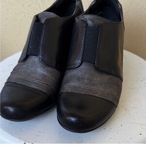 Easy Spirit Black and Gray Heels